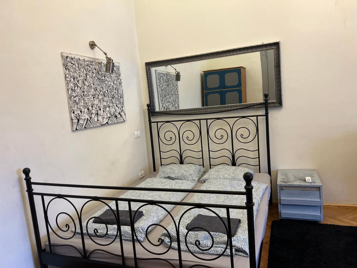 F14 Guest House By Small Home بودابست المظهر الخارجي الصورة