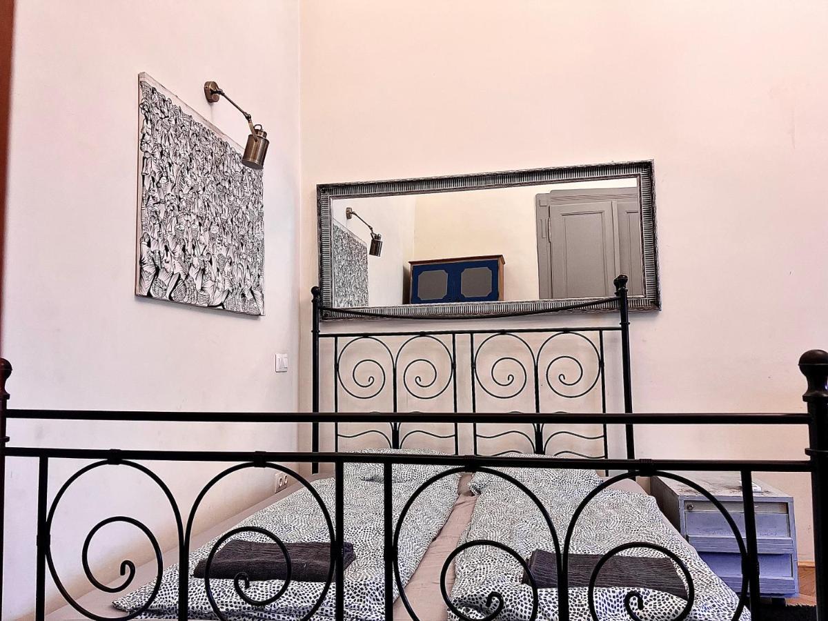 F14 Guest House By Small Home بودابست المظهر الخارجي الصورة